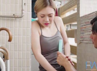 Cha chồng lực lưỡng bí mật thỏa mãn con dâu khát con