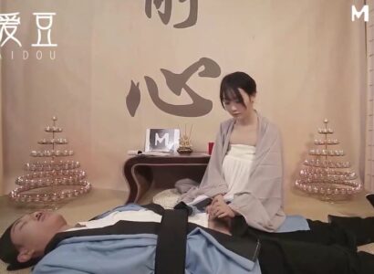 Ni Cô Gợi Tình Và Bí Mật ‘Vũ Khí’ Khổng Lồ Của Hiệp Khách Lãng Du