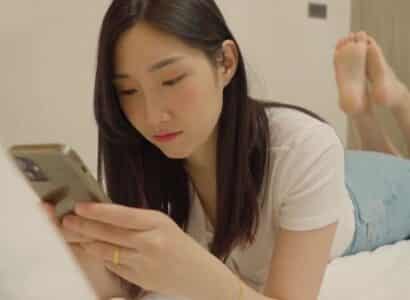 Nàng vợ quyến rũ thất vọng gọi shipper cơ bắp giao ‘đồ chơi’ nóng hổi